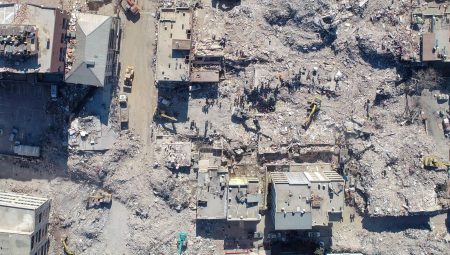 AFAD ve Sivil Havacılık, zelzelenin akabinde yaptığı birinci duyurularda Adıyaman’a yer vermemiş