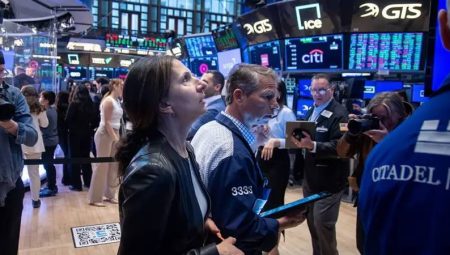 Trump’ın sözleri piyasaları ve doları düşürdü, altın yeni rekor kırdı