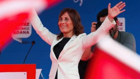 İBB’ye yönelik 5. dalga operasyonda gözaltına alınan Seyhan Belediye Başkanı Oya Tekin: Omuz omuza yürümeye devam edeceğiz