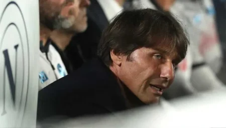 Fenerbahçe ile ismi anılan Conte, Napoli’ye veda etti
