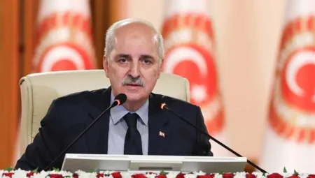 Numan Kurtulmuş: Binalarına polisle girilmesi yalnızca CHP’ye değil, tüm Türkiye’ye ziyan verdi; fezlekeler apayrı bir siyasi oyunun kapısını açar